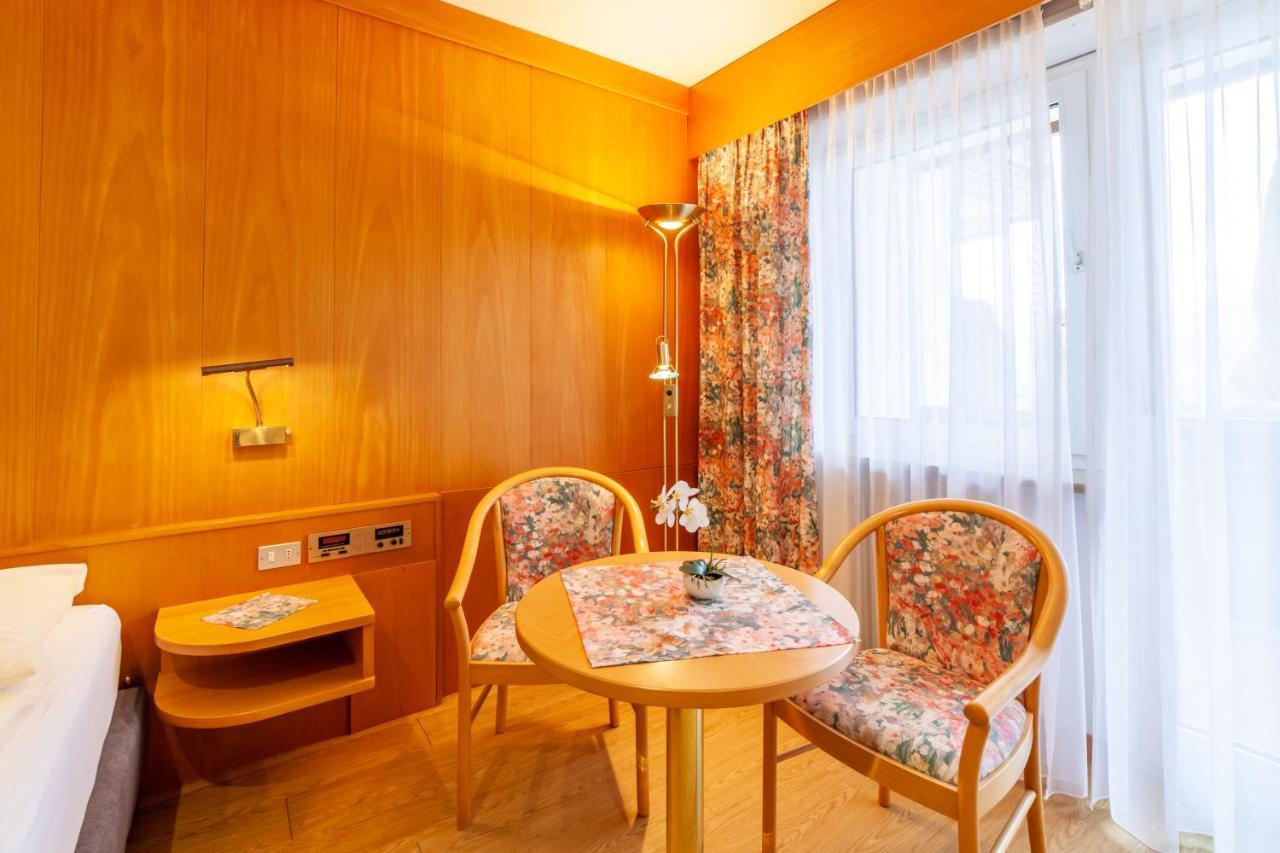 Fruehstuecks-Hotel Olympia Tirolo Zewnętrze zdjęcie