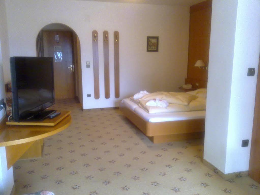 Fruehstuecks-Hotel Olympia Tirolo Zewnętrze zdjęcie